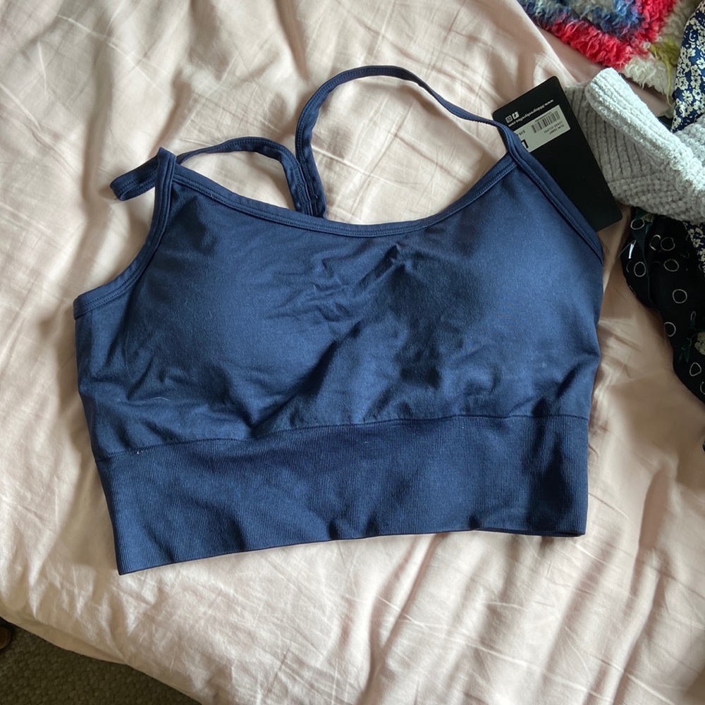 cropped flexed for it workoit top